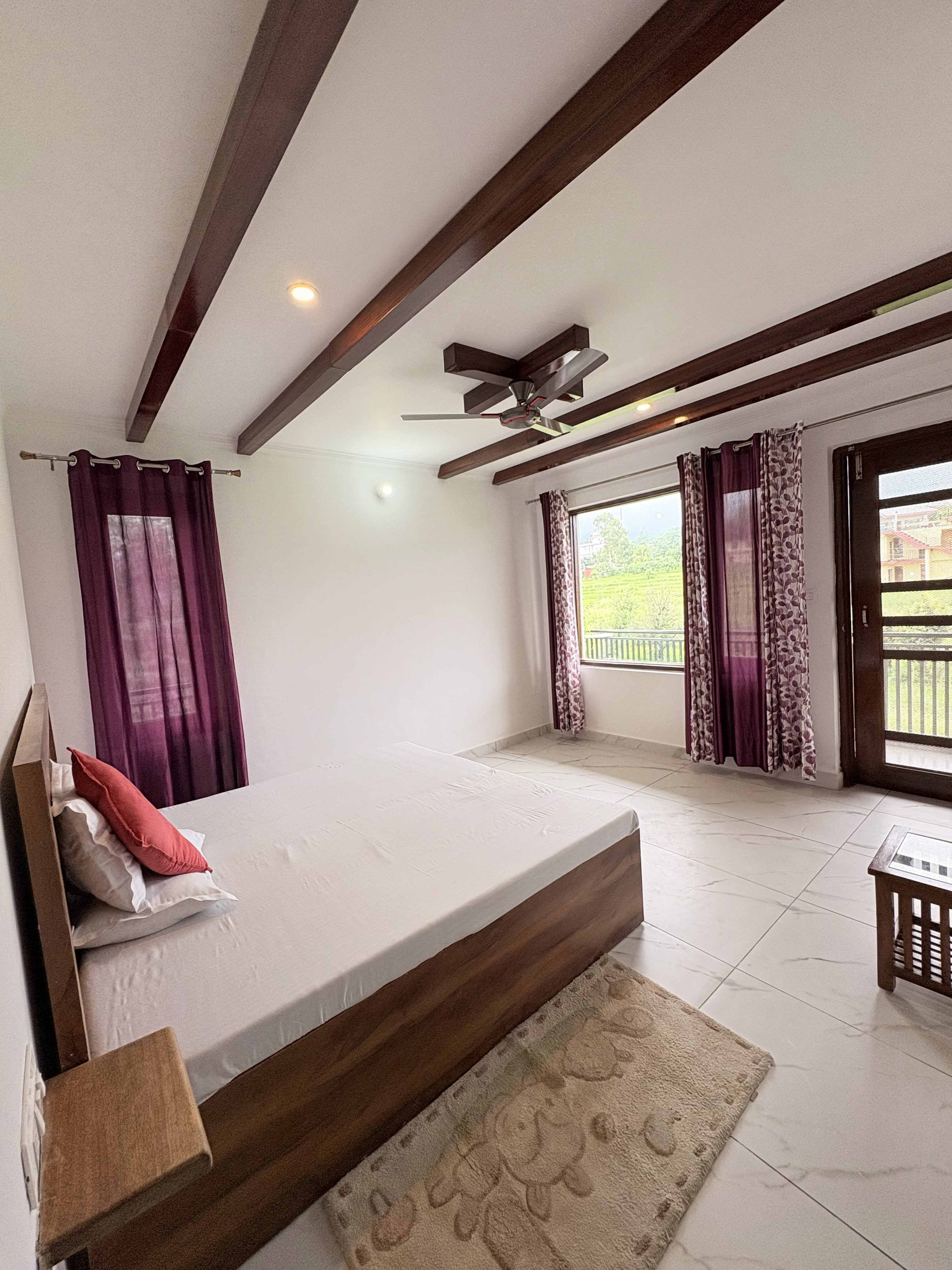 Suite balcony and mountain stay detail