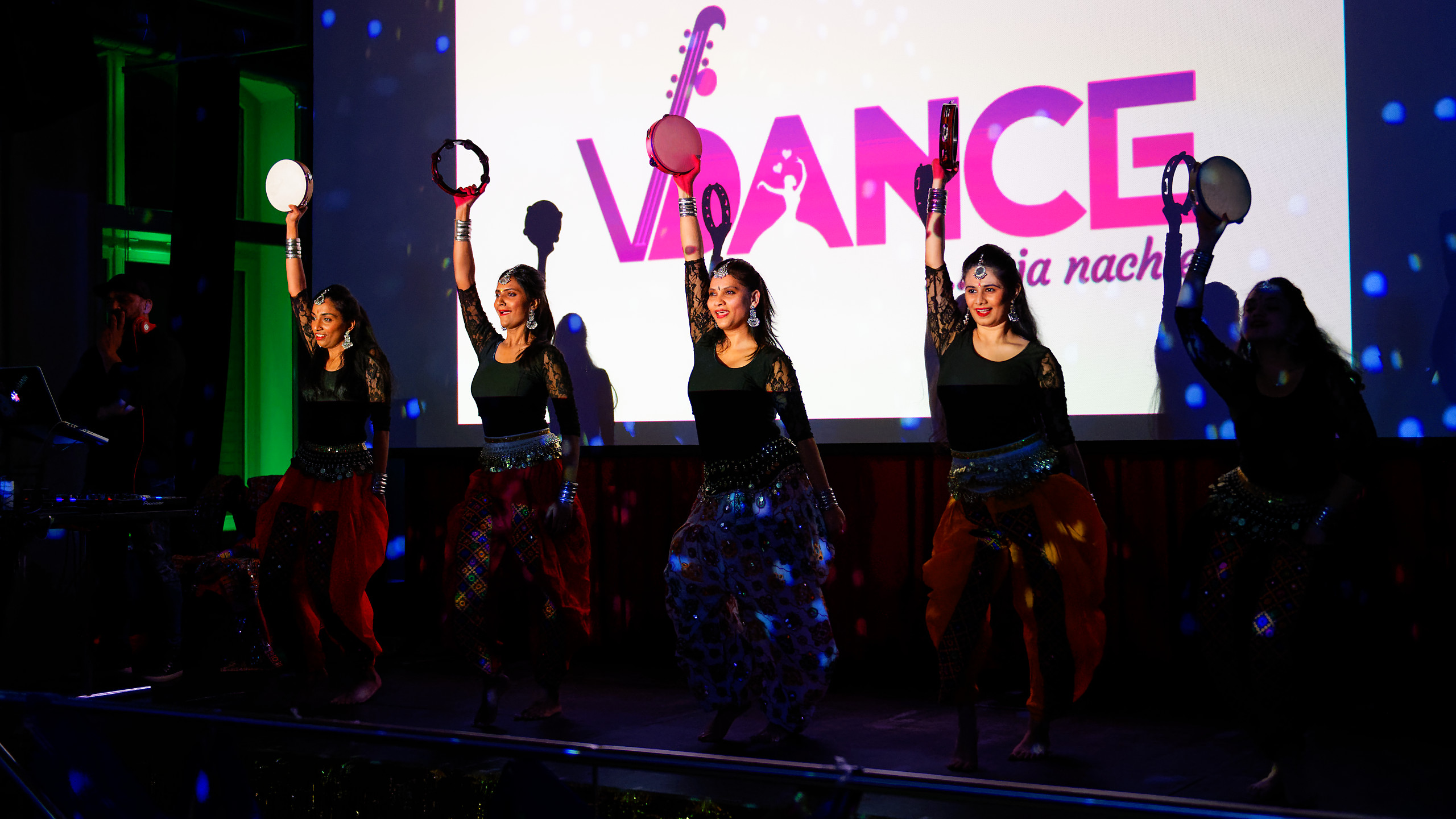 VDance professional dance group training